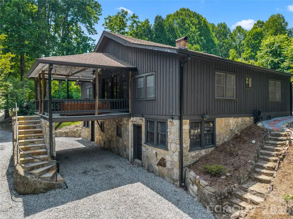 150 Indian Cave Park Rd, Hendersonville, NC 28739