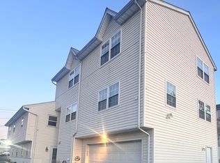 8 1/2 4th St, Danbury, CT 06810