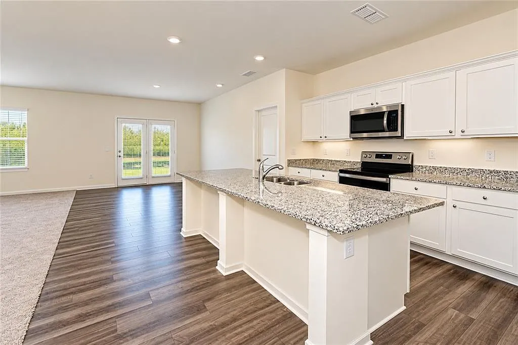 4 bed, 2.0 bath, 1844 sqft, $2,300 — Photo 4