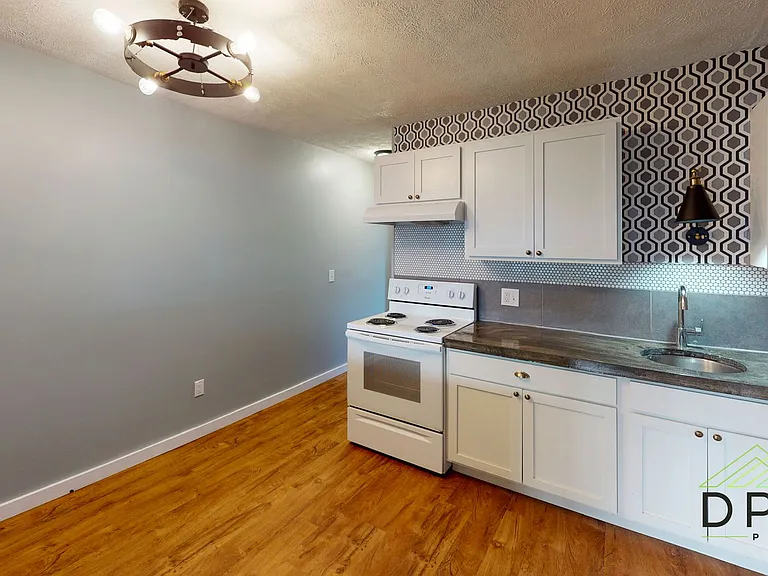326 E Hillsdale St #8 — Photo 4