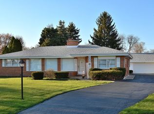 810 E Camp McDonald Rd, Prospect Heights, IL 60070