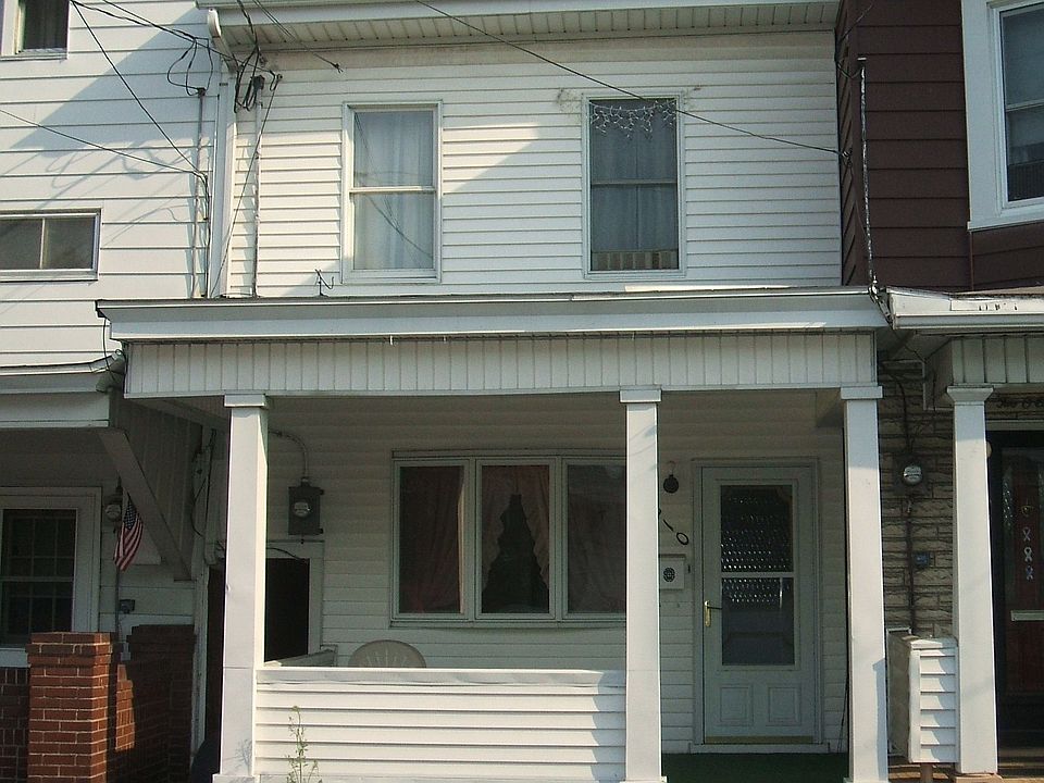 1st image of 210 E Lloyd St
