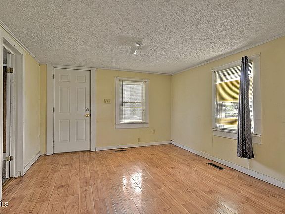 5th image of 203 E 13th North St