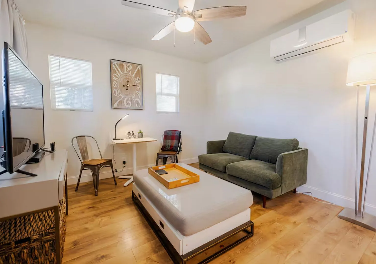 Quiet 1 Bed ADU in Country Club — Photo 4