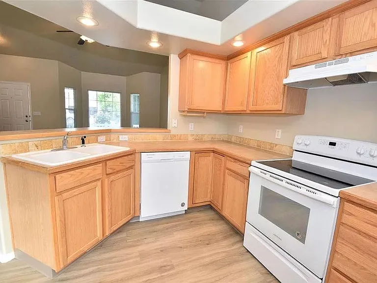 3341 N Maplestone Ave — Photo 7