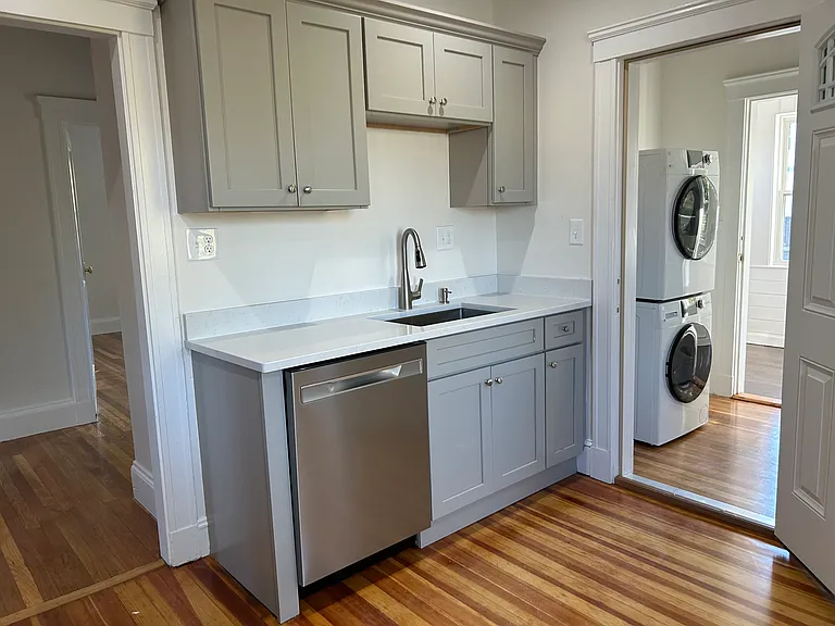 472 Pleasant St #2 — Photo 5