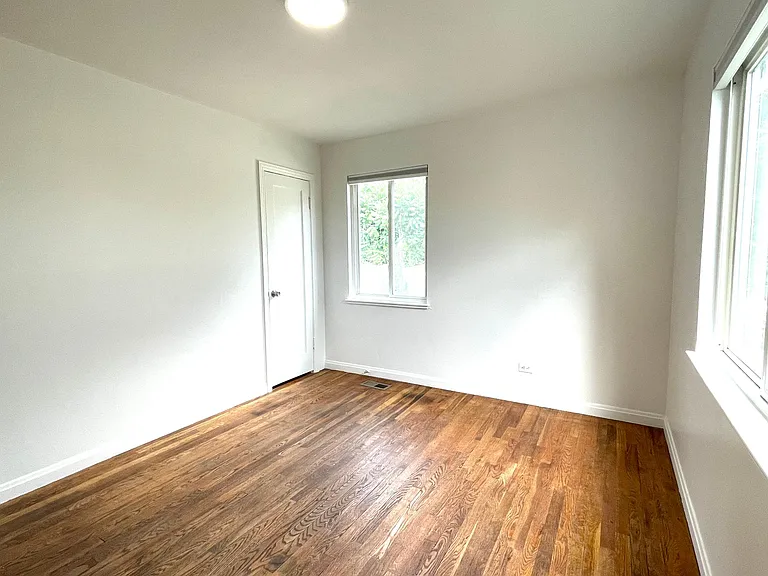 4895 Beach Ct — Photo 20