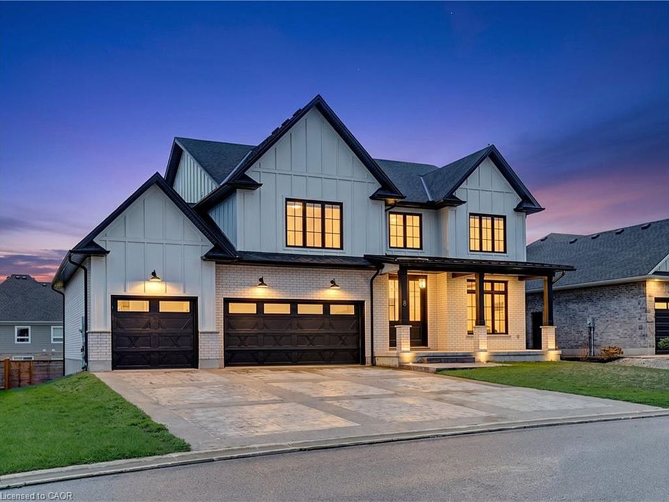 1st image of 8 Edgeview Cres