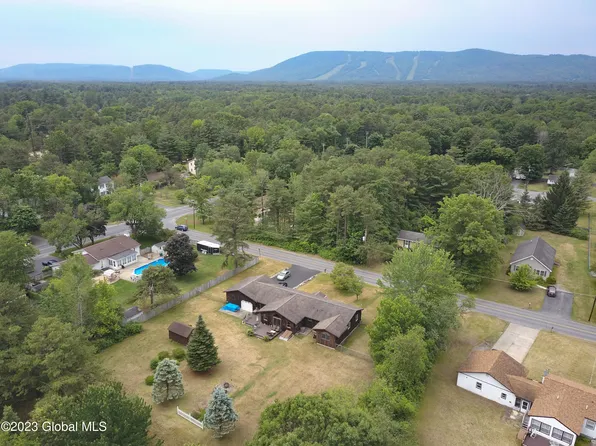 4 Lupine Lane, Queensbury, NY 12804