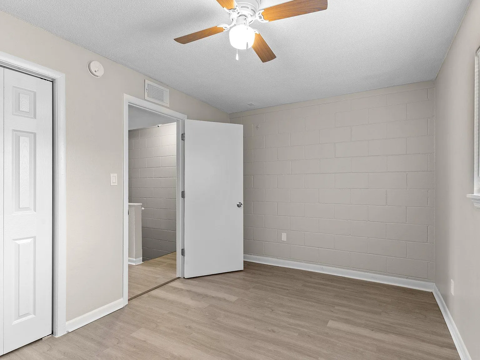 2 bed, 947 sqft, $1,275 — Photo 2