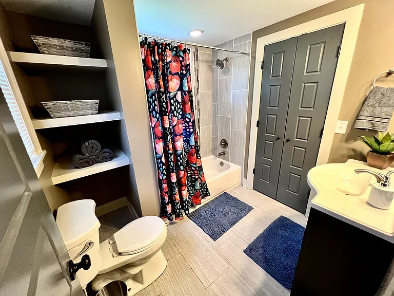 202 Raymond St — Photo 11