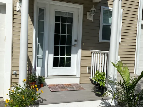 260 S Main St APT 5, Attleboro, MA 02703