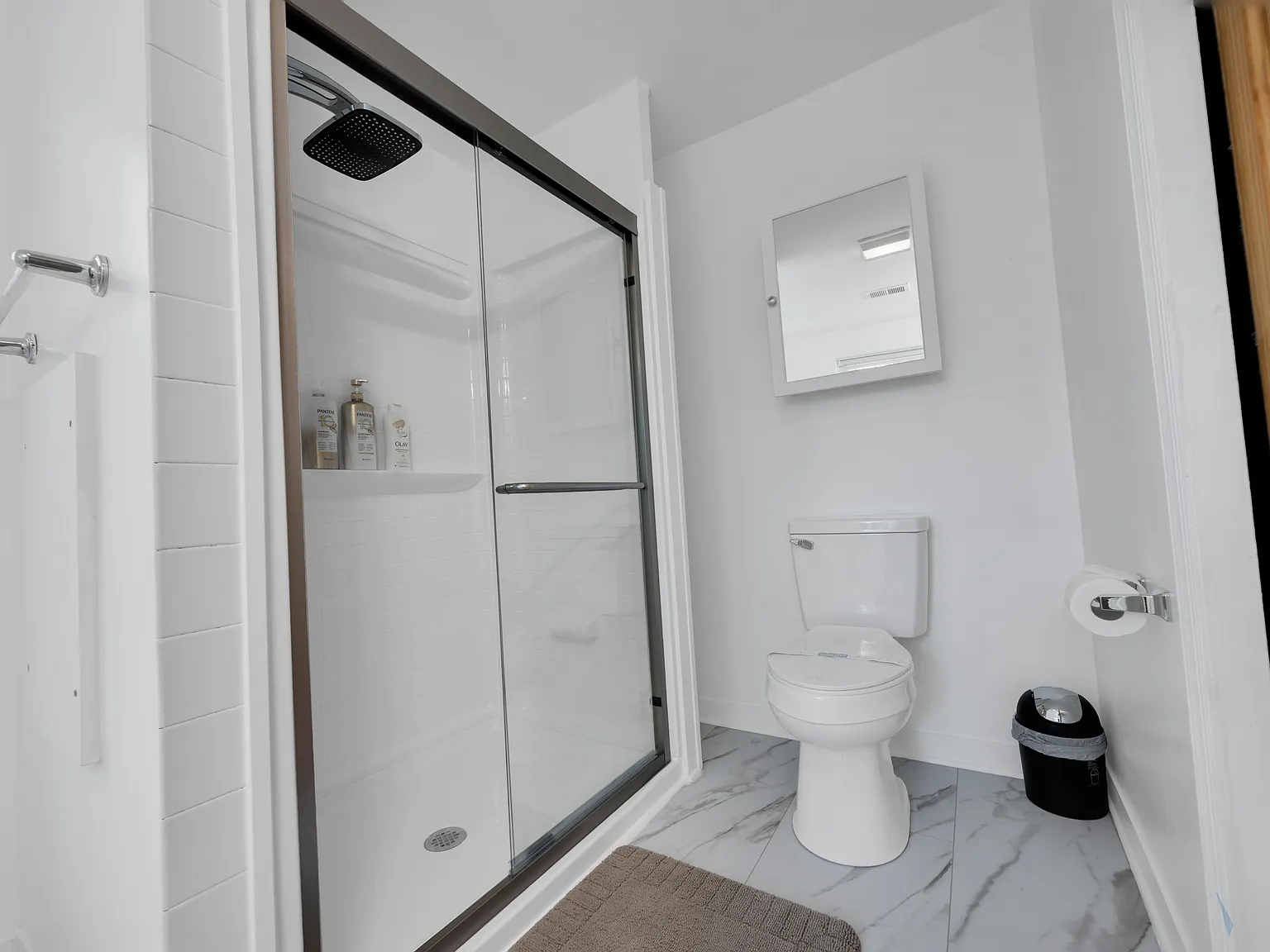 6 bed, 2250 sqft, $5,999 — Photo 4