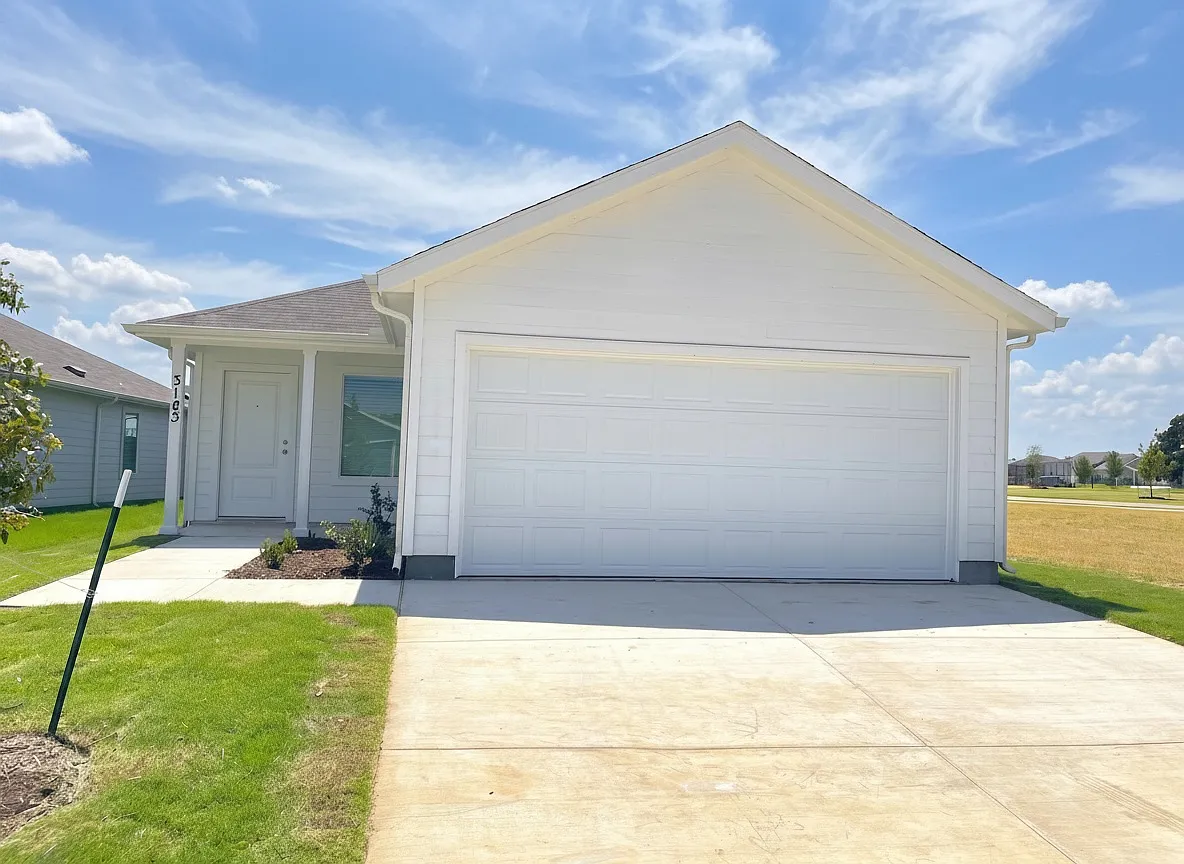 4 bed, 1600 sqft, $1,950 — Photo 3