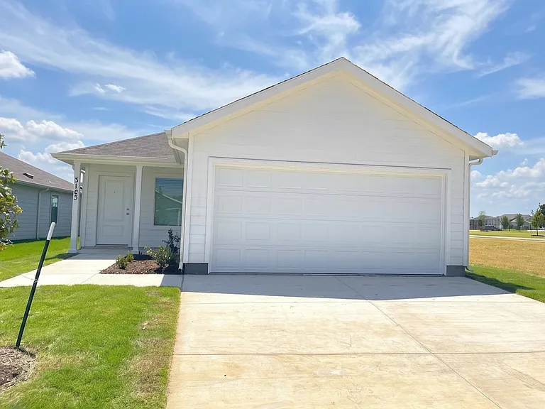 3185 Campeiro Ave — Photo 3