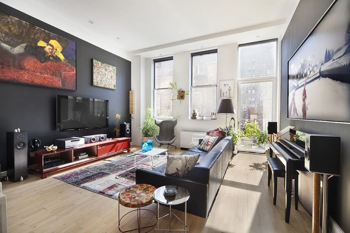 420 W 25th St APT 4F photo 1