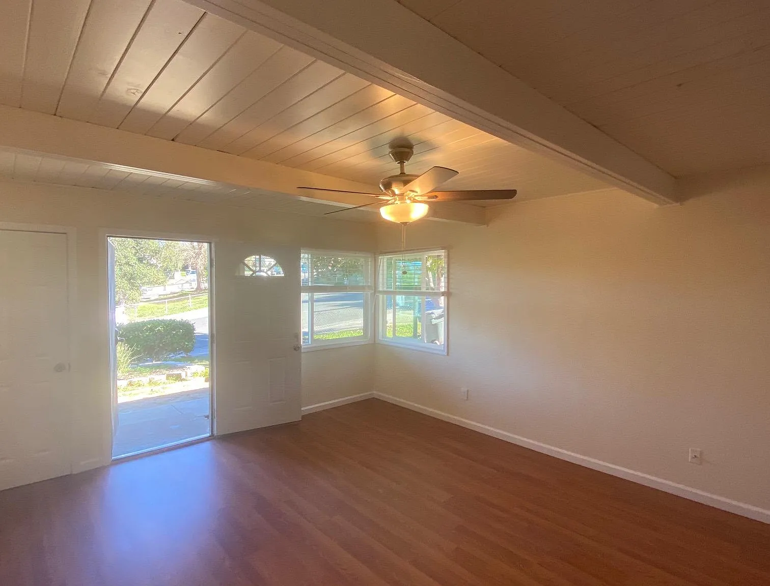 3 bed, 966 sqft, $2,745 — Photo 3