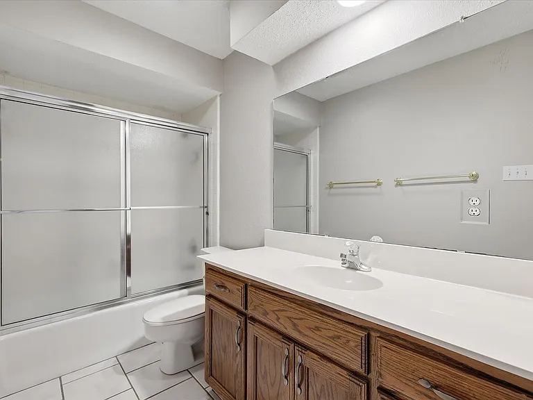 826 Shady Glen Ln — Photo 7