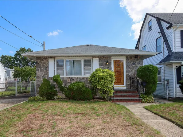 302 Nassau Boulevard, Mineola, NY 11501