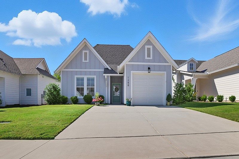 1st image of 1288 Woodland Cir