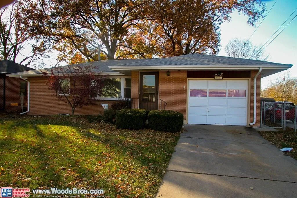 3 bed, 1.5 bath, 1123 sqft, $1,800 — Photo 1