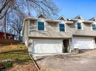 956 Edgewood Dr, Chaska, MN 55318