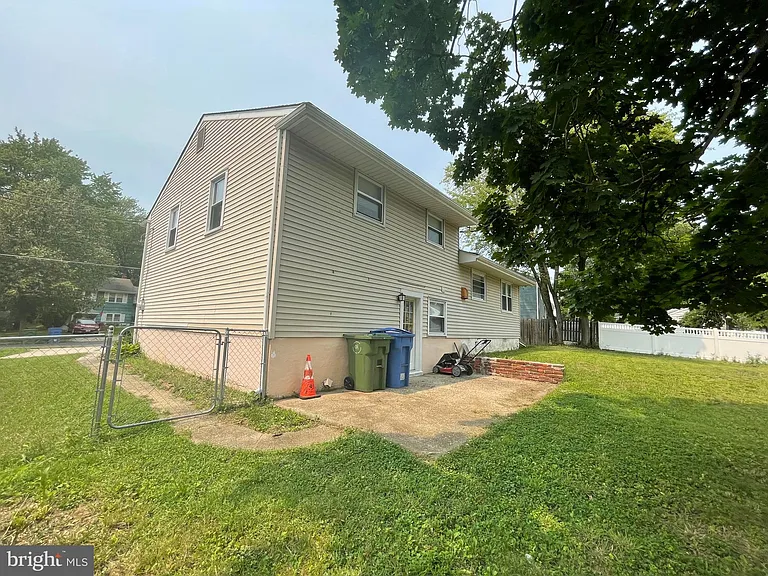 209 Maine Ave — Photo 23
