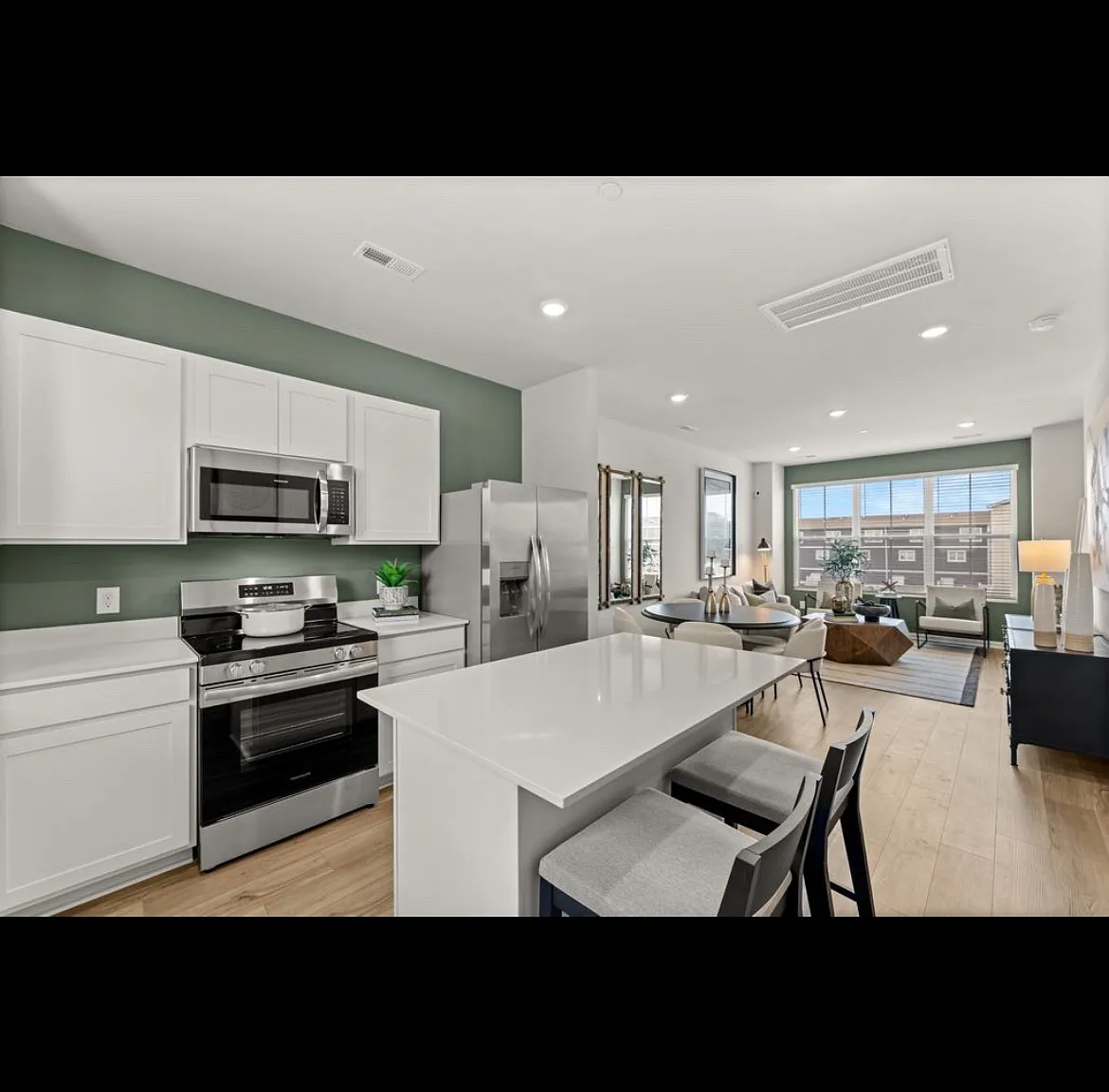 2 bed, 2.5 bath, 1089 sqft, $1,600 — Photo 1