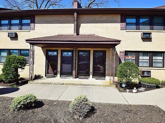 2nd image of 516 Bedford Ave #F-1