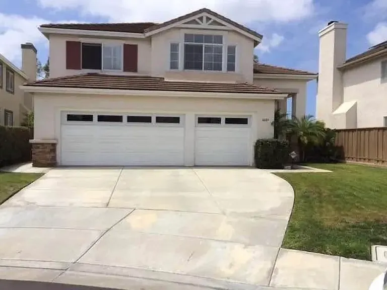 6689 Hollycrest Ct — Photo 1
