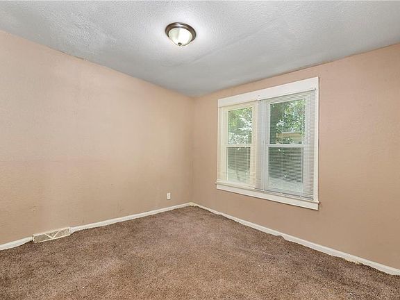 5th image of 8115 Highland Ave
