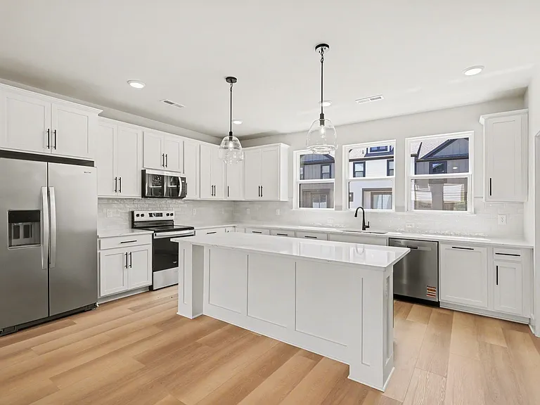 7920 Sansom Cir — Photo 17