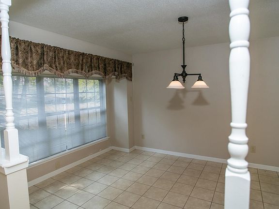 5th image of 303 Country Club Dr