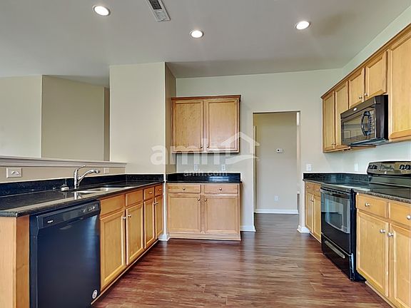 3rd image of 504 Greywood Ln