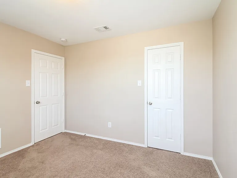 698 Austin Ln — Photo 20