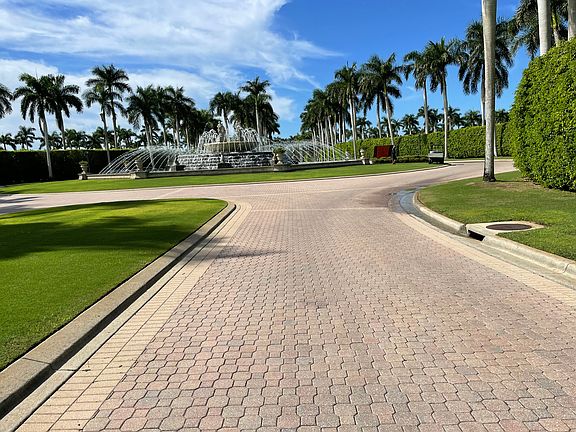 Beautiful entrance. to miromar lakes. Number one community
