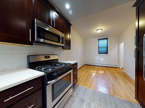 3rd image of 326 Sackett St #Ch