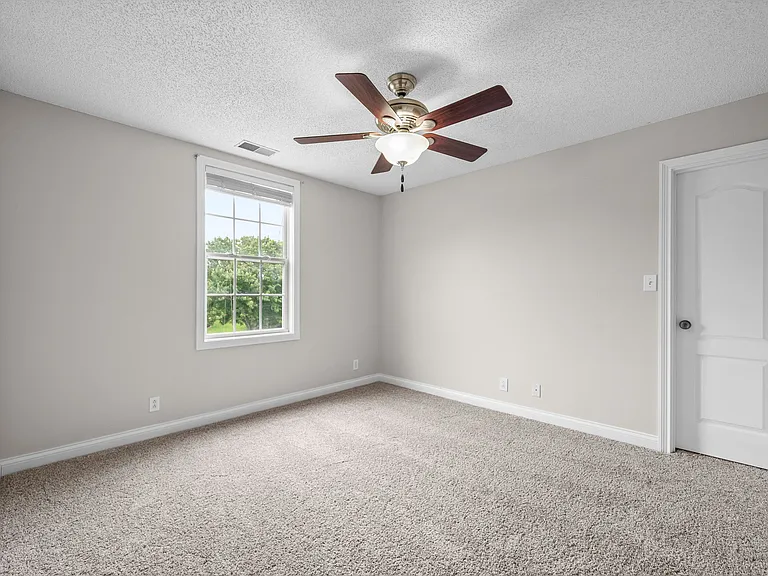 706 Shamrock Ct — Photo 27