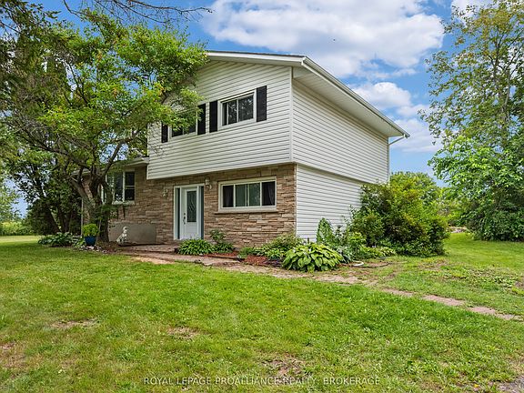 3rd image of 3298 Perth Rd