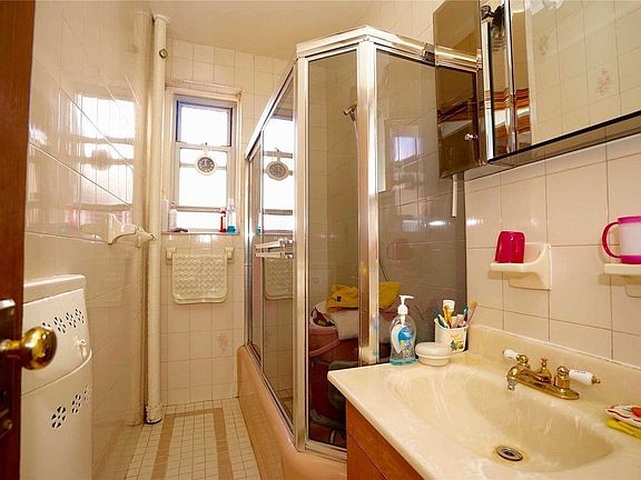 3rd image of 14125 Northern Blvd APT F14