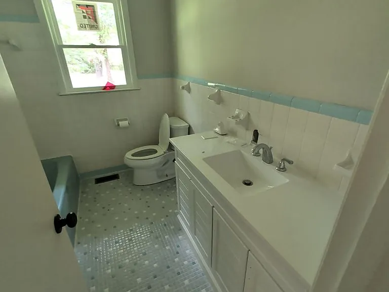 71 W Hester St — Photo 39