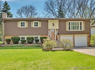 6719 Meadowcrest Dr, Downers Grove, IL 60516