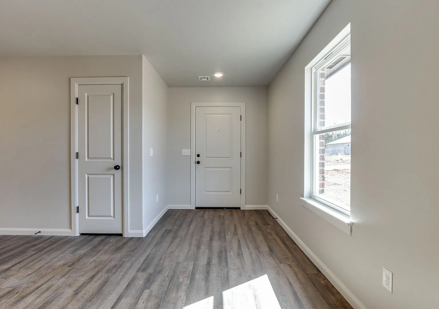 Brand New 3 Bedroom 2 Bath Duplex In Dooley Creek * Move In Special * Edmond Schools* — Photo 3