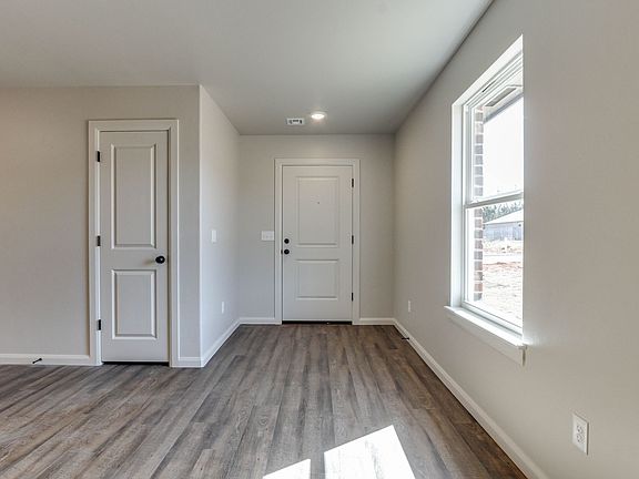 3rd image of 400 Keiths Way