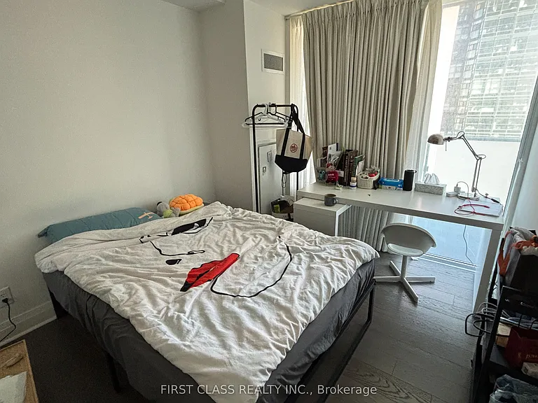 1080 Bay St #1110 — Photo 7