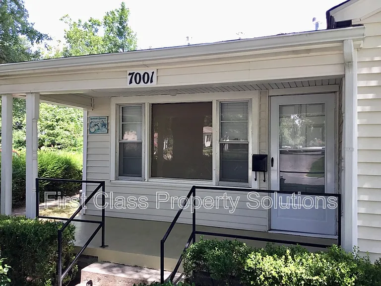 7001 NW 45th St — Photo 2