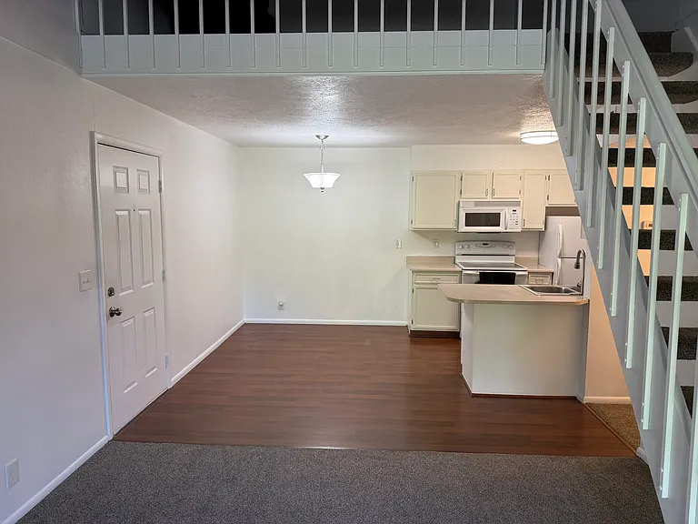 1222 E Waterside Cv — Photo 5