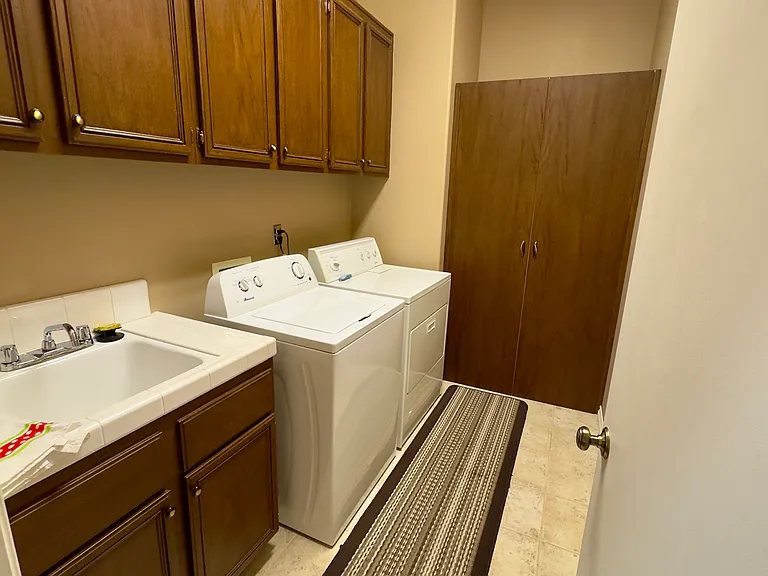 128 E Kavenish Dr — Photo 11