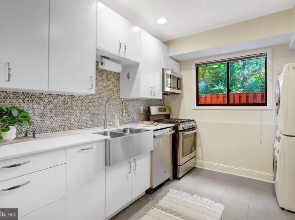 55 Skyhill Rd APT 102, Alexandria, VA 22314