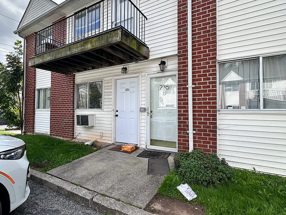 235 Maple Pkwy #2